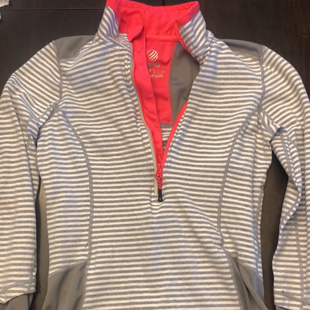 Active wear, pull over short zip